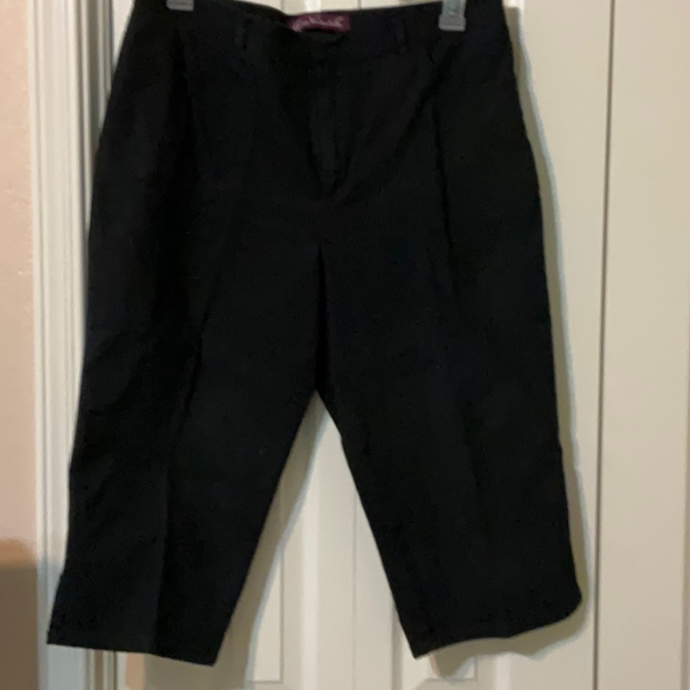 Gloria Vanderbilt Black Capri
